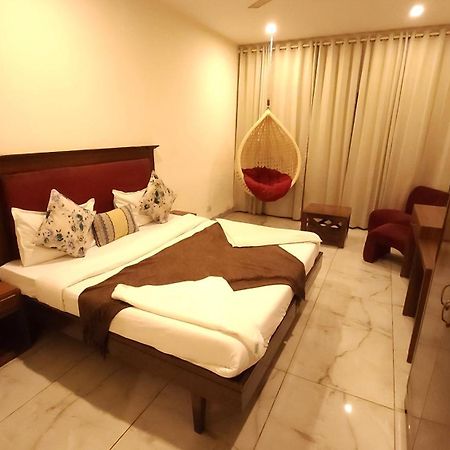 Hotel Vrs Inns จัณฑีครห์ ภายนอก รูปภาพ