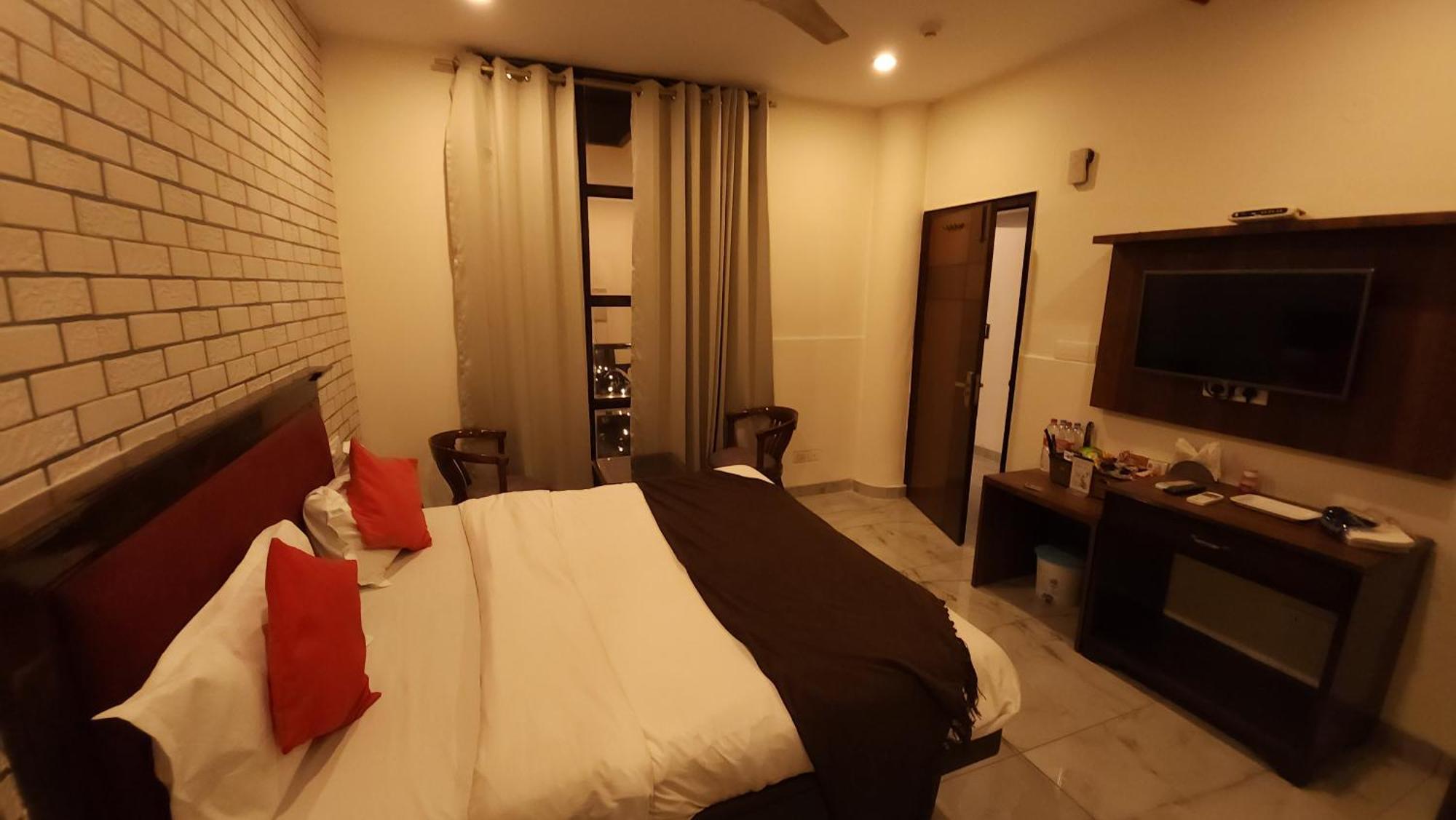 Hotel Vrs Inns จัณฑีครห์ ภายนอก รูปภาพ