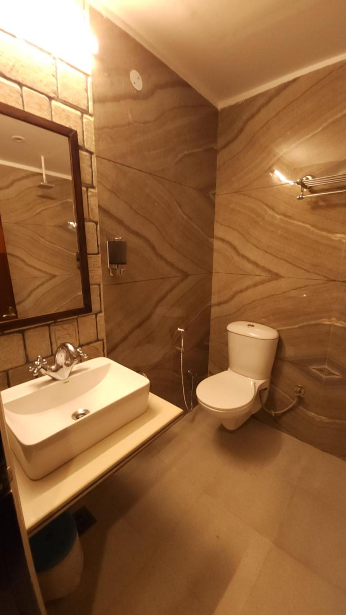 Hotel Vrs Inns จัณฑีครห์ ภายนอก รูปภาพ