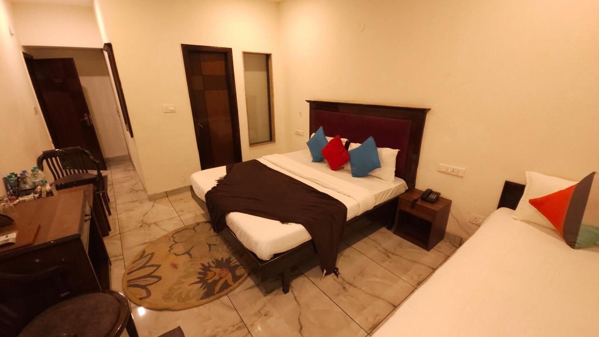 Hotel Vrs Inns จัณฑีครห์ ภายนอก รูปภาพ