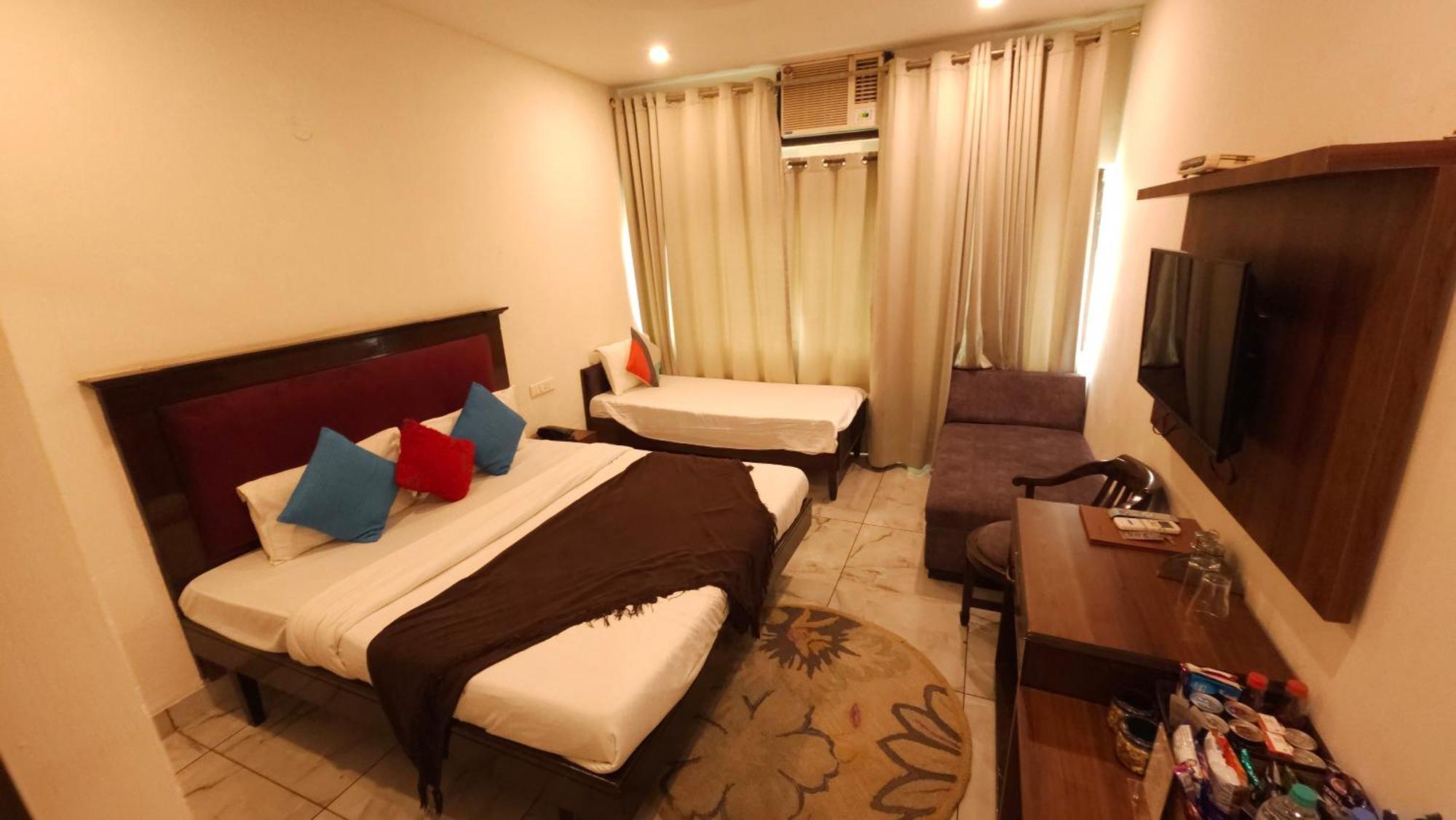 Hotel Vrs Inns จัณฑีครห์ ภายนอก รูปภาพ