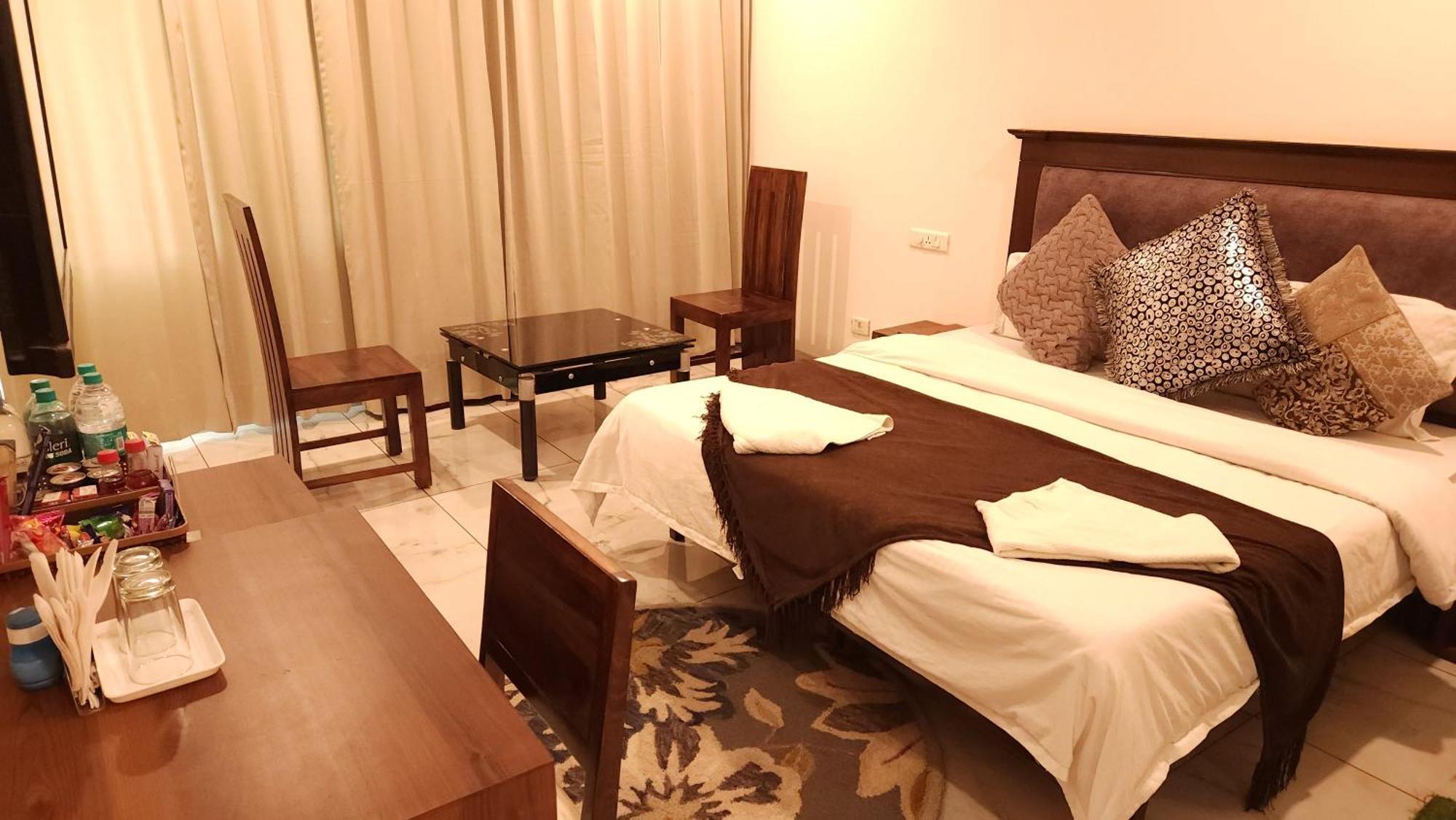 Hotel Vrs Inns จัณฑีครห์ ภายนอก รูปภาพ